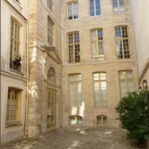 Charming Cosy Triplex In Trendy Marais Apartment